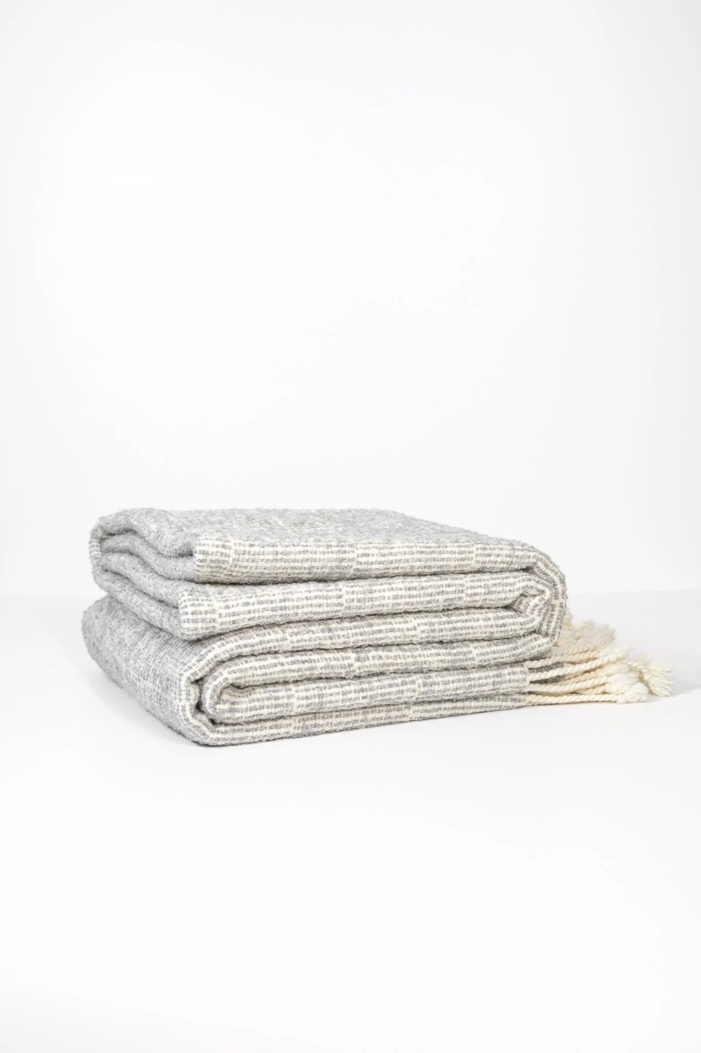 Lineo Throw Blanket